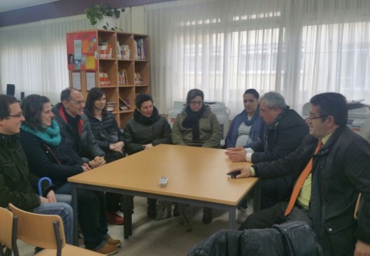 O xefe territorial da Consellería de Educación na provincia da Coruña, Indalecio Cabana, visitou as instalacións do colexio María Barbeito